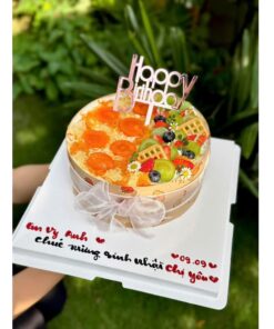 Lớp sốt trứng muối sánh mịn, đậm đà ngay từ cái nhìn đầu tiên phù hợp cho các dịp sinh nhật nam và nữ