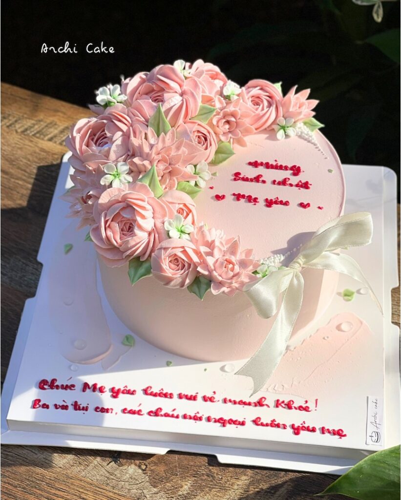 Bánh kem hoa phong cách thanh lịch, lựa chọn lý tưởng cho bánh cho nữ và bánh kem cho mẹ tại Archi Cake