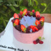 Mousse trái cây tươi vị việt quất, nhẹ nhàng không ngấy. Vị việt quất chua dịu kết hợp sữa chua béo nhẹ, cân bằng hoàn hảo