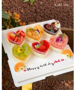 Bánh sinh nhật nhẹ nhàng kết hợp panna cotta và sốt trái cây tươi