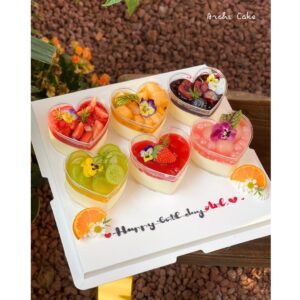 Bánh sinh nhật nhẹ nhàng kết hợp panna cotta và sốt trái cây tươi