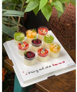 Set bánh sinh nhật panna cotta hiện đại, thanh mát và tinh tế. Set panna cotta hũ tròn kết hợp nhiều vị và loại trái cây tươi mát tại Archi Cake