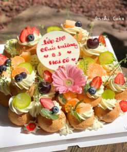 Bánh sinh nhật su kem cho nữ trang trí trái cây tươi dâu tây, nho, cherry – set bánh su kem sinh nhật đẹp mắt từ Archi Cake Phan Thiết.