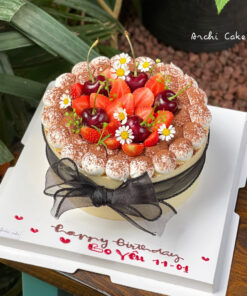 Bánh tiramisu cho nữ mềm mịn, béo nhẹ, không ngán – kết hợp vị socola/cà phê hài hòa, phù hợp làm bánh sinh nhật cho nữ từ Archi Cake Phan Thiết.