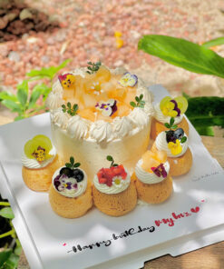 Bánh sinh nhật mix su kem trái cây tươi với dâu tây, cherry, nho, dưa lưới, hạnh nhân kết hợp bánh sinh nhật lớn mix su kem – đa dạng hương vị, đẹp mắt