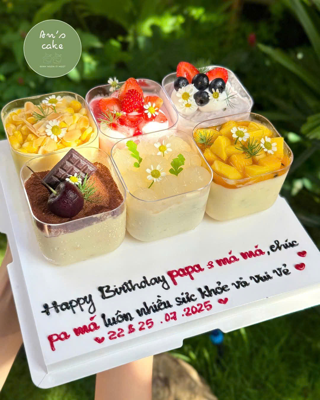 Mousse và Tiramisu dạng hũ mix MI01