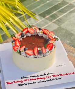 Bánh sinh nhật cho sếp nam và nữ với tiramisu sang trọng – thiết kế gọn gàng, lịch sự và tinh tế.